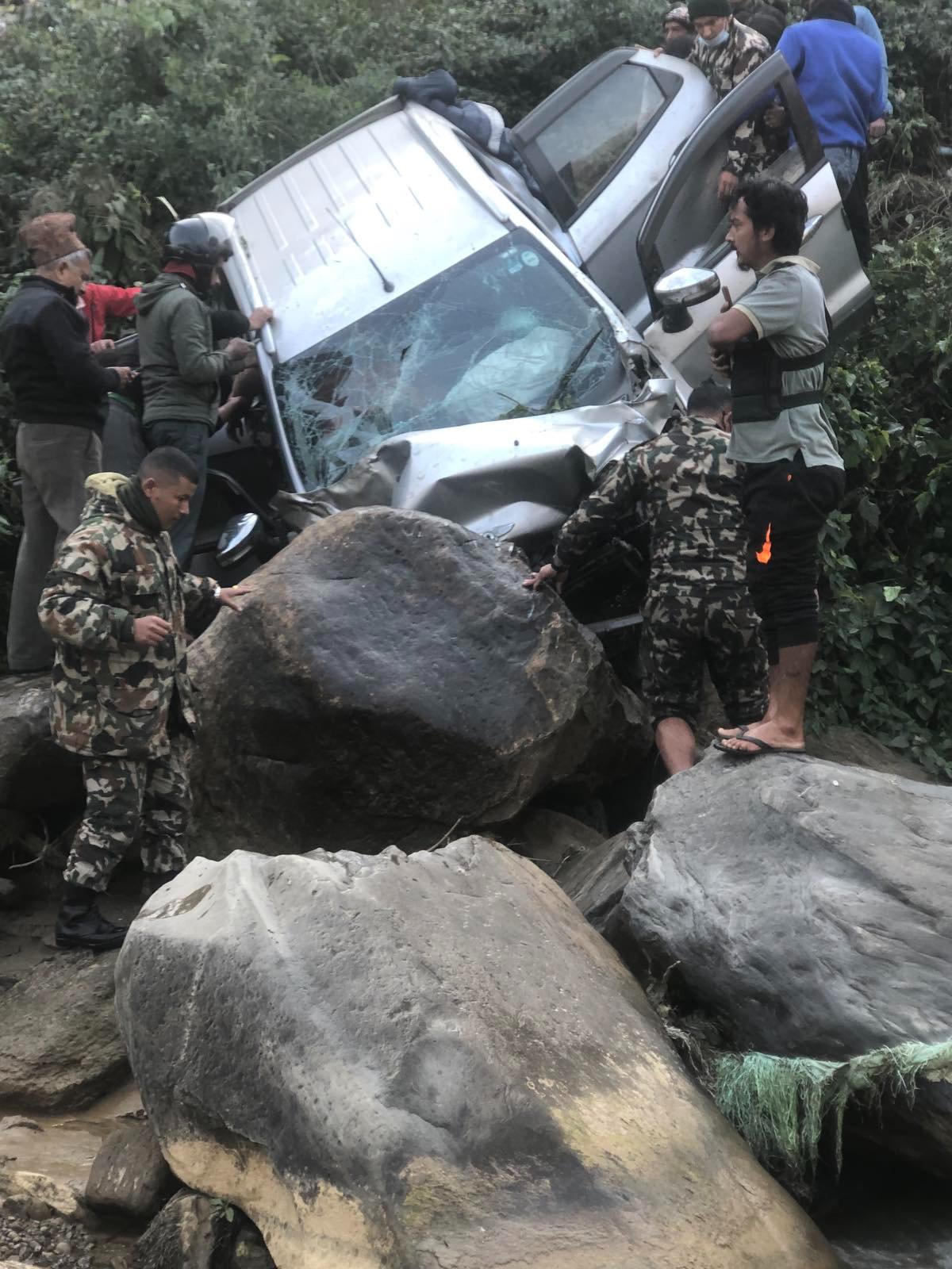 धादिङमा स्कोरपियो जिप दुर्घटना, सेनाले गर्‍याे चारजनाको उद्धार