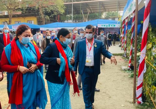 मेला महोत्सव बन्द गर्न आदेश दिएका सीडीओ आफैं चितवन महोत्सवमा पुगे