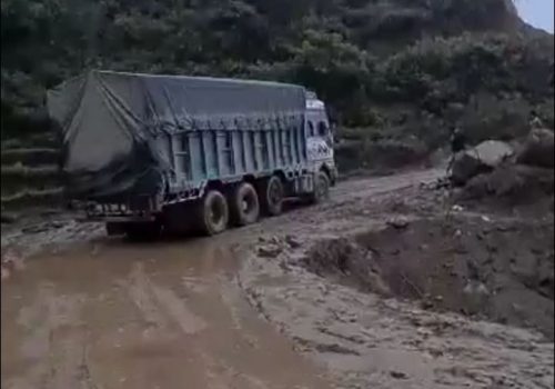 डुम्रे-बेसीशहर सडक दुई लेनमा स्तराेन्नति हुँदै