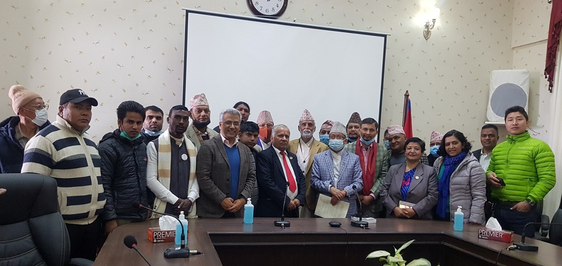 ३० दलले बुझाए निर्वाचन आयोगलाई ज्ञापनपत्र