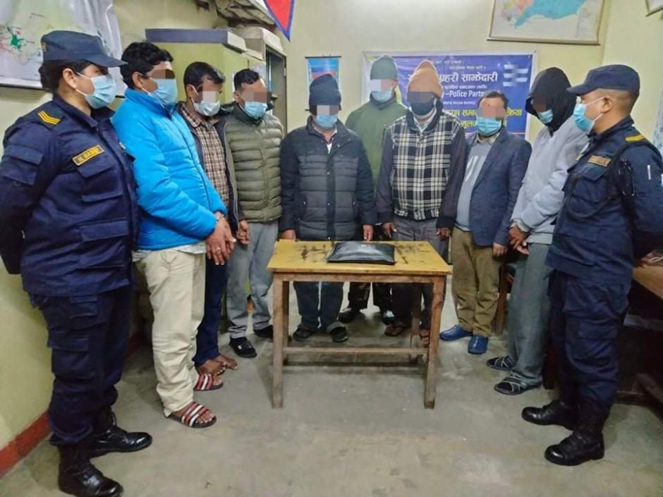 युरेनियमजस्तो पदार्थ बिक्री गर्ने क्रममा कांग्रेस नेतासहित आठ पक्राउ