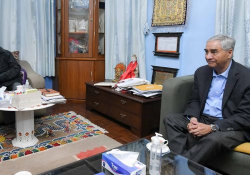 देउवालाई ओलीको सन्देशः सरकार ढाल्दैनौं, दुई तिहाई नजिक पुर्‍याउँछौं
