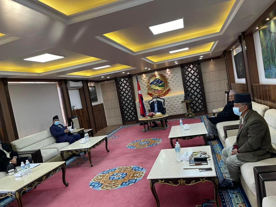 प्रचण्डका कारण बालुवाटारबाट बाहिरिएका ओलीको प्रचण्डसँग पहिलो औपचारिक भेट बालुवाटारमै