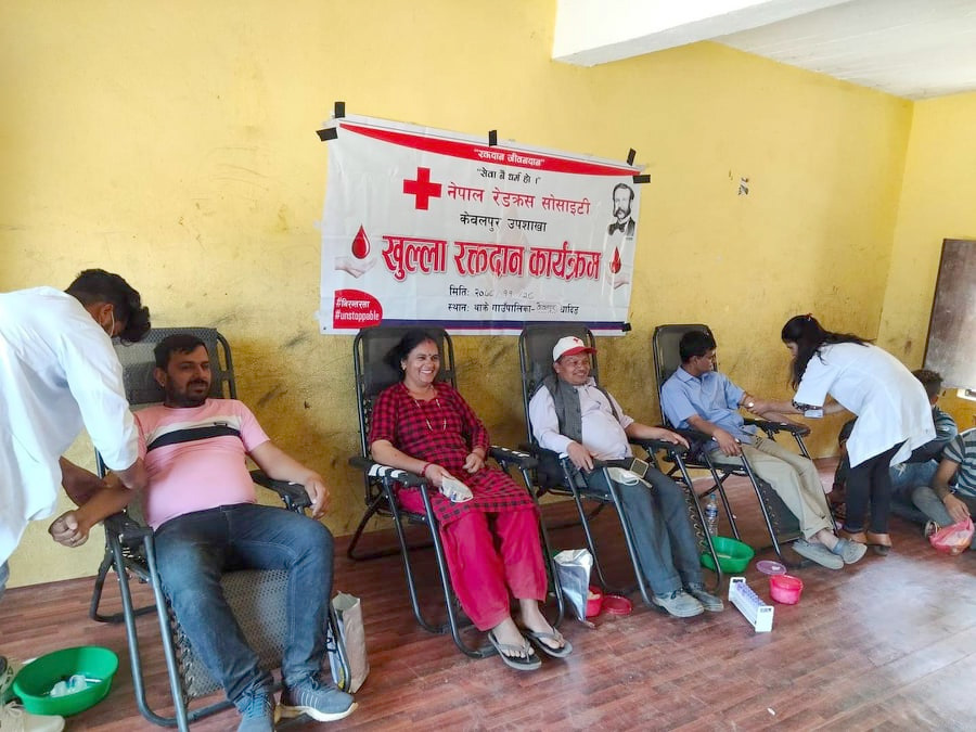 केवलपुरमा ५३ जनाले गरे रक्तदान