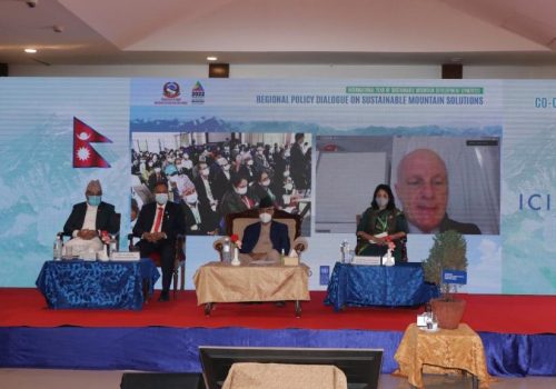 बालुवाटारबाट हेलिकोप्टर चढेर प्रधानमन्त्री चन्द्रागिरिमा