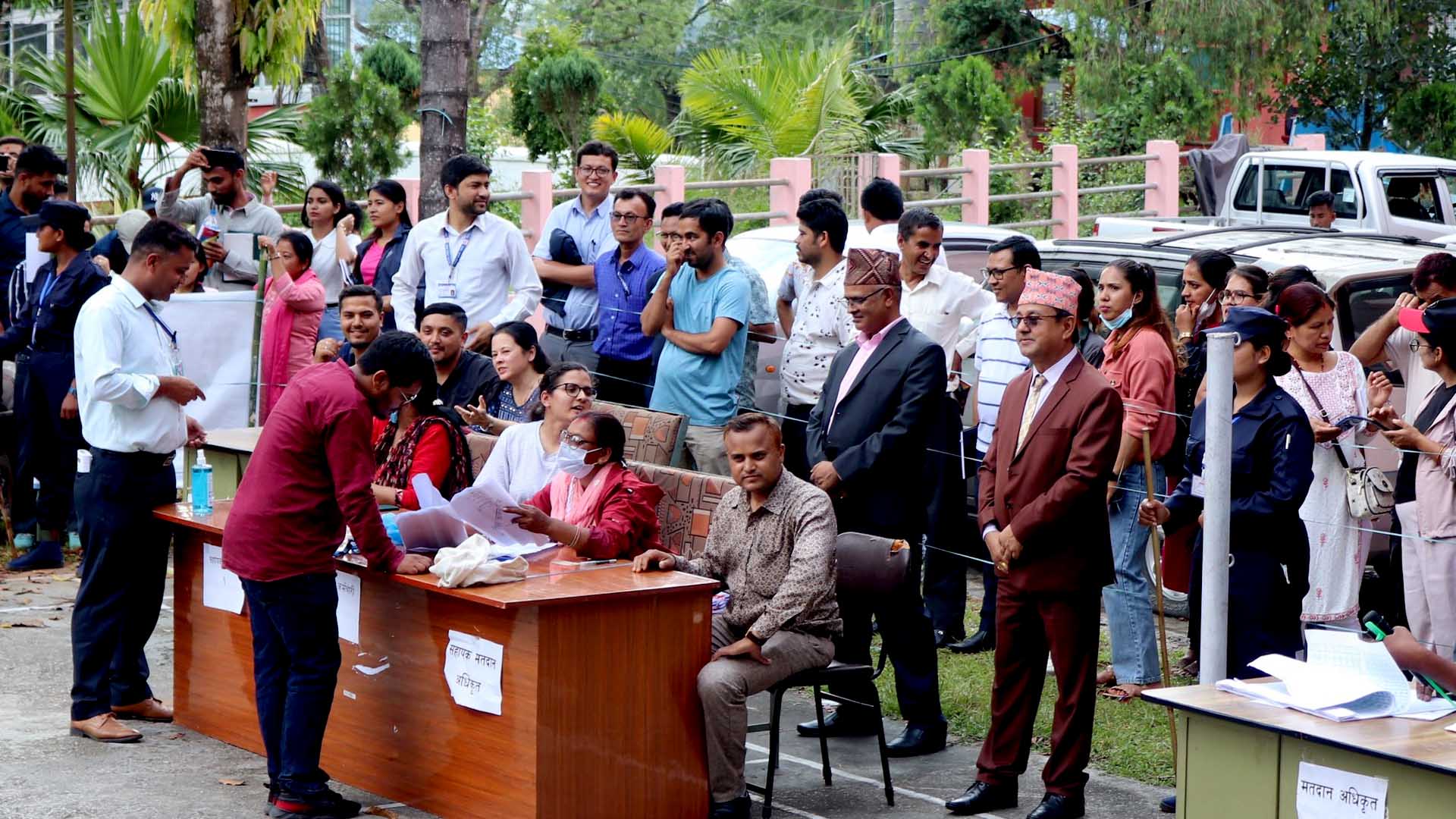 निर्वाचनमा खटिने जनशक्तिको अभ्यासका लागि धादिङमा नमुना मतदान