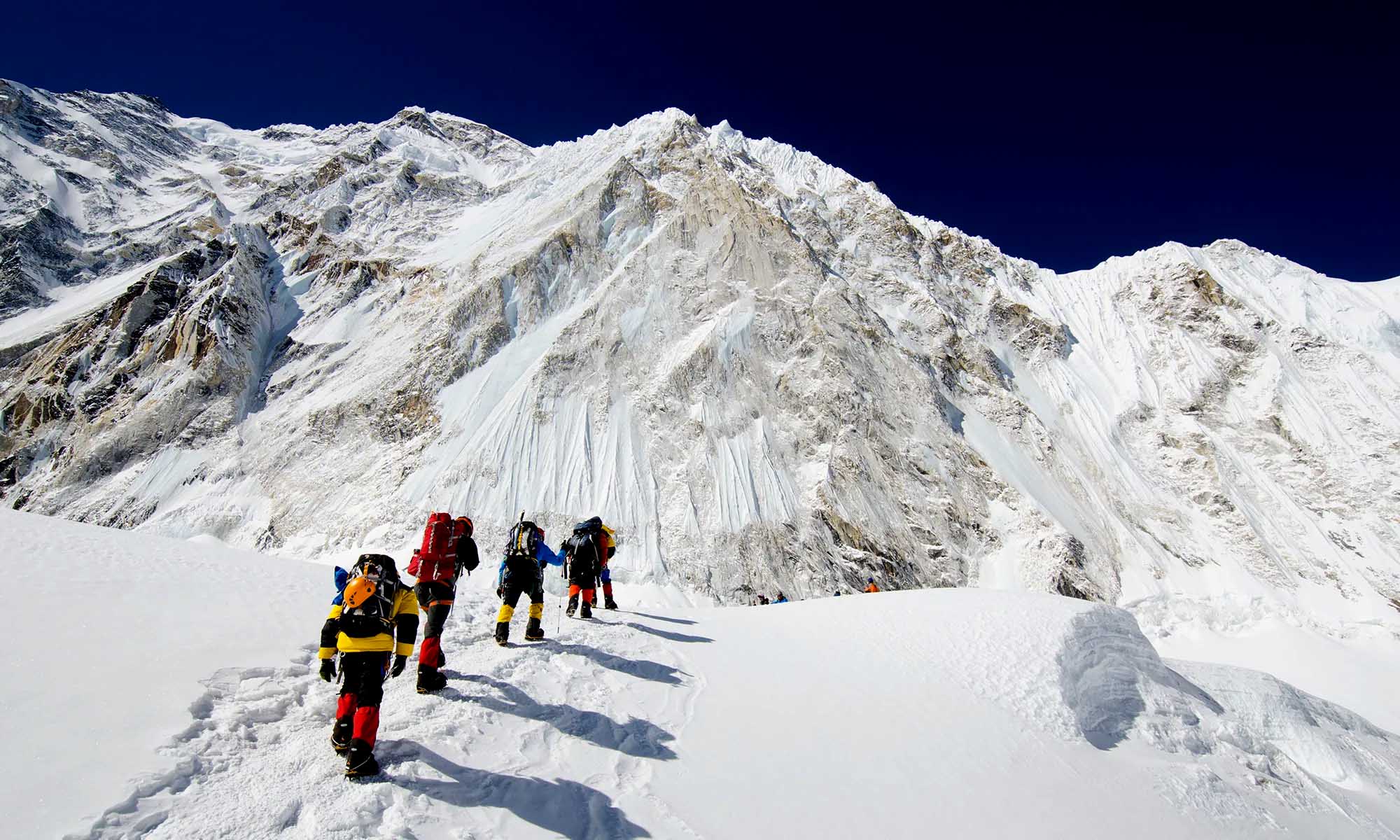 नेपाली सेनाको ‘सफा हिमाल अभियान’ टोलीद्वारा सगरमाथा र ल्होत्सेको सफलतापूर्वक आरोहण