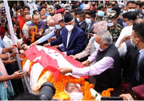 प्रधानमन्त्री देउवाबाट गिरीप्रति श्रद्धाञ्जली