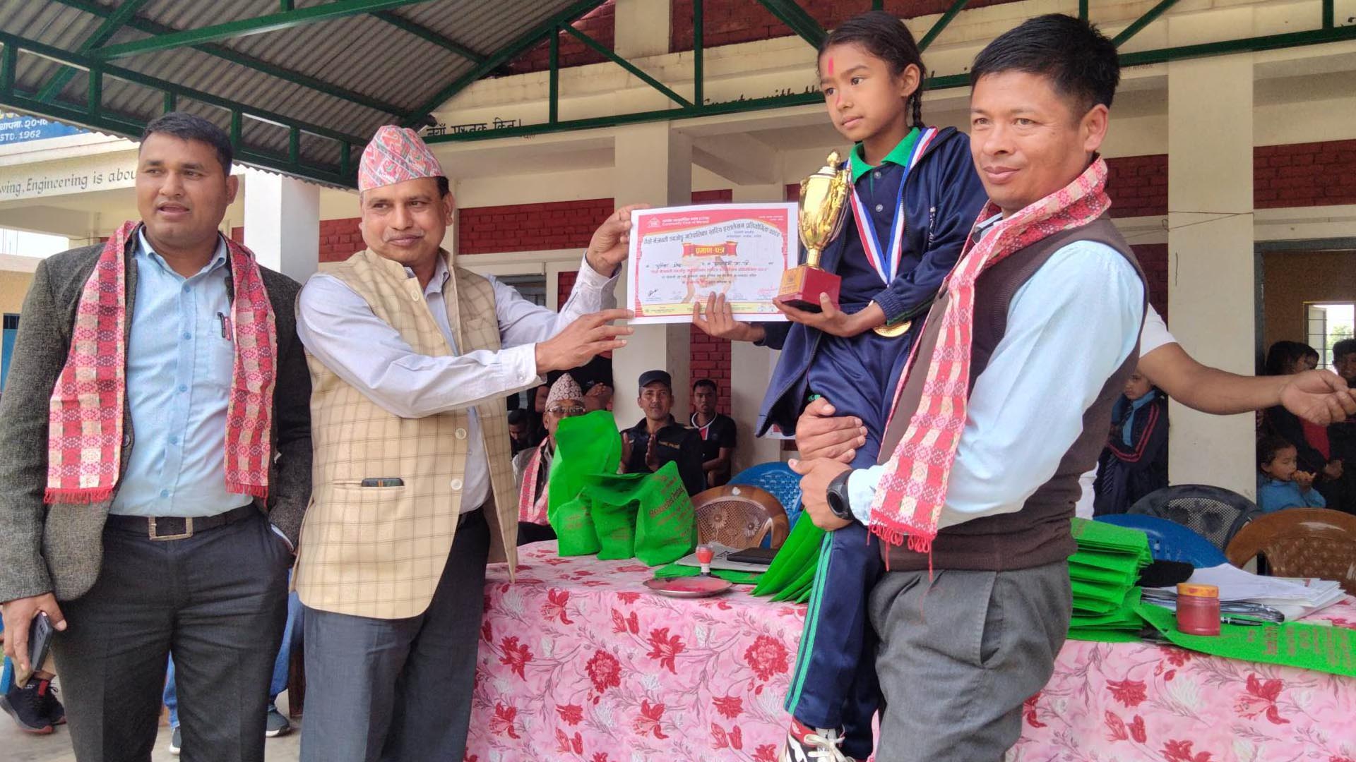 नेत्रावतीमा पालिका स्तरिय हस्तलेखन प्रतियोगिता सम्पन्न, कुण्डलादेवीकी युनिका प्रथम