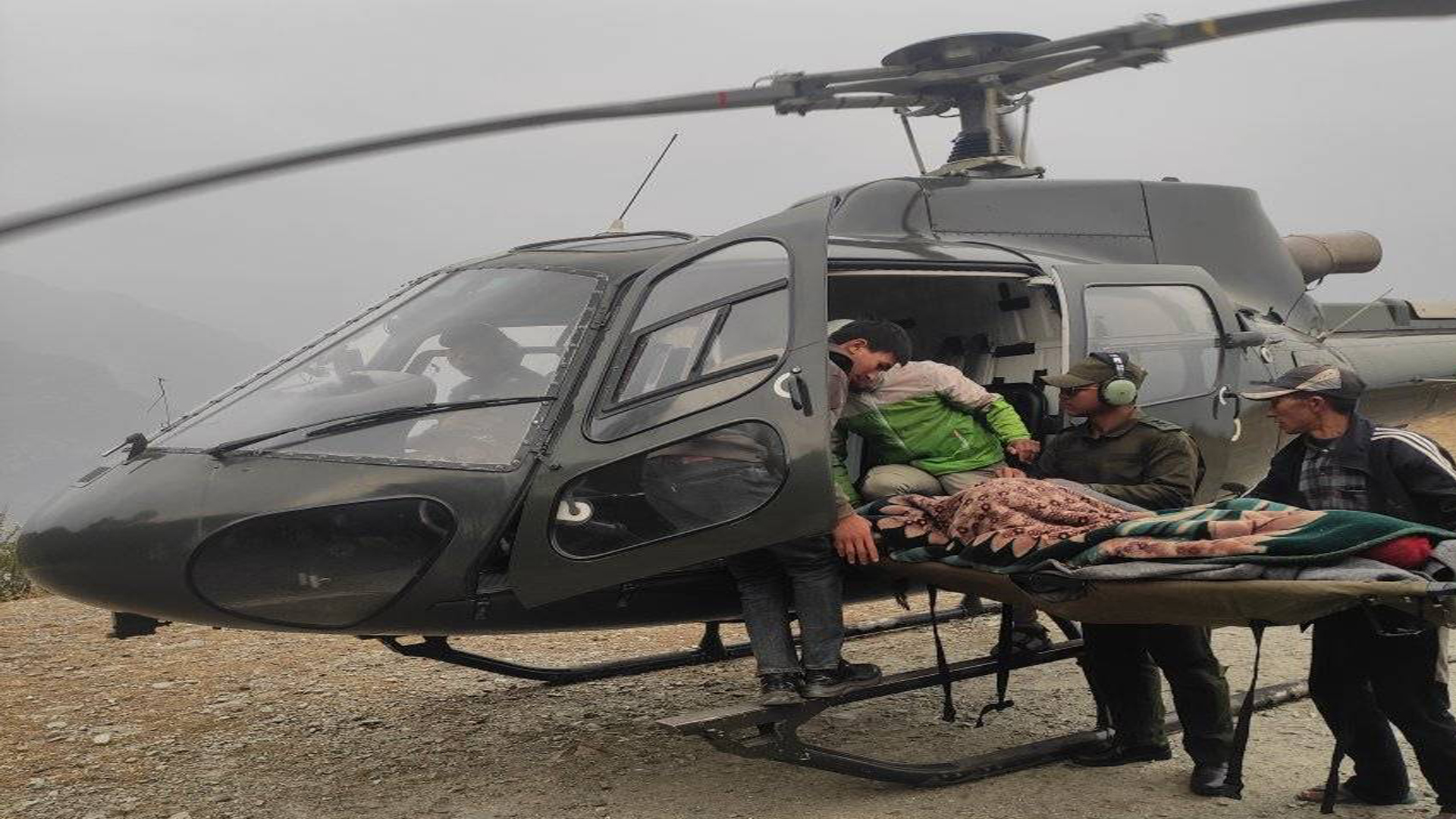 धादिङमा सुत्केरी महिलाको हेलिकप्टर मार्फत उद्वार