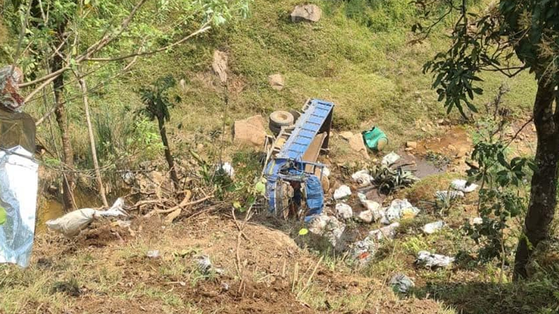 धादिङमा मल बोकेको ट्रक दुर्घटना हुँदा २ जनाको मृत्यु, ८ घाईते