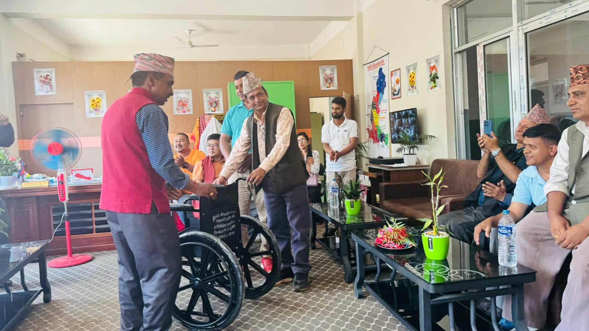 सिलवालद्धारा जन्मदिनको अवसरमा ह्विल चियर प्रदान